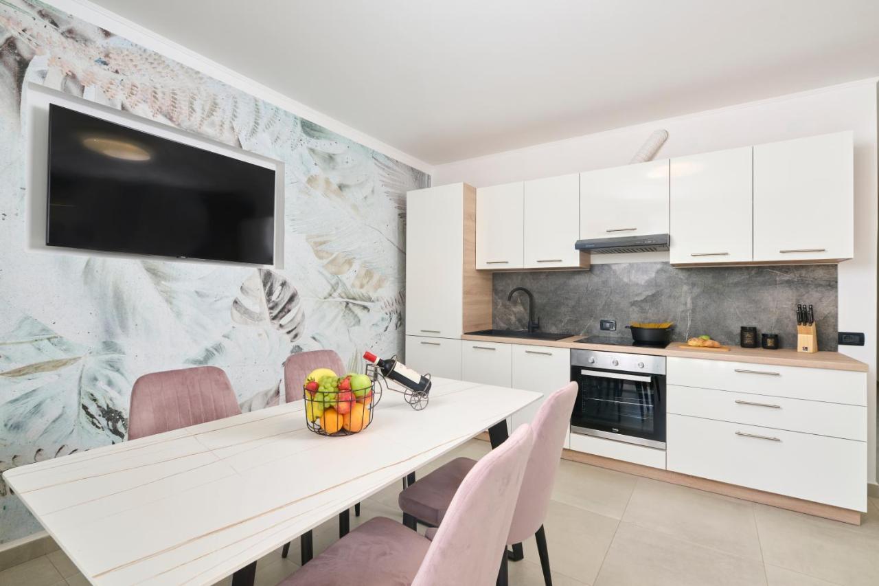 Apartments Dolcea อูมัค ภายนอก รูปภาพ